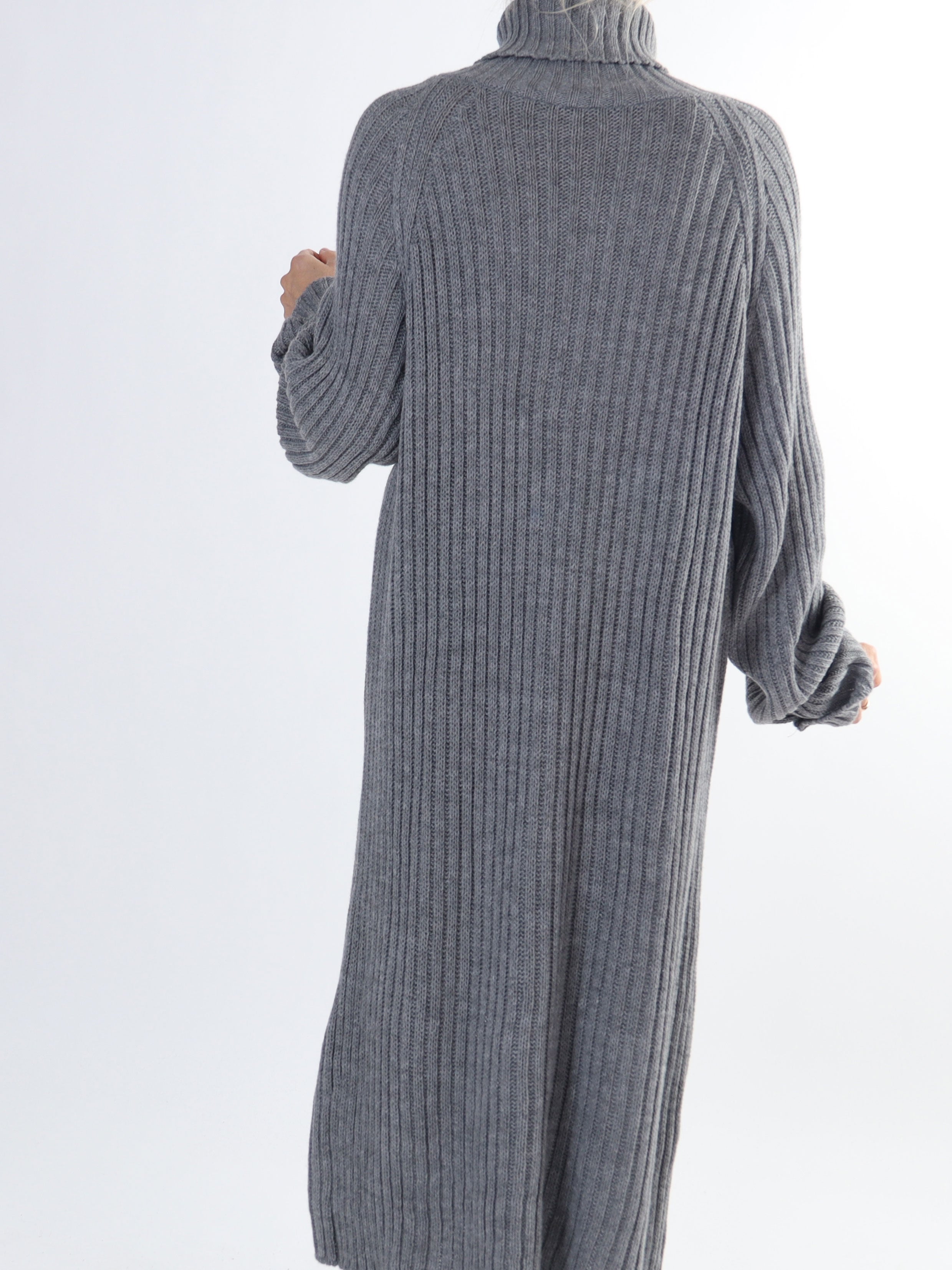 Milu - Lang plus size strikkjole med rib